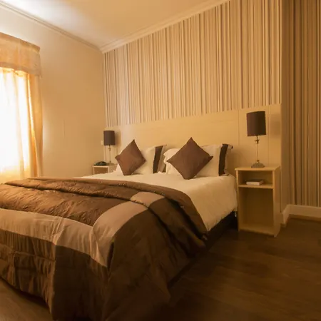 Bella Vista & Self Catering Hotel Cobh