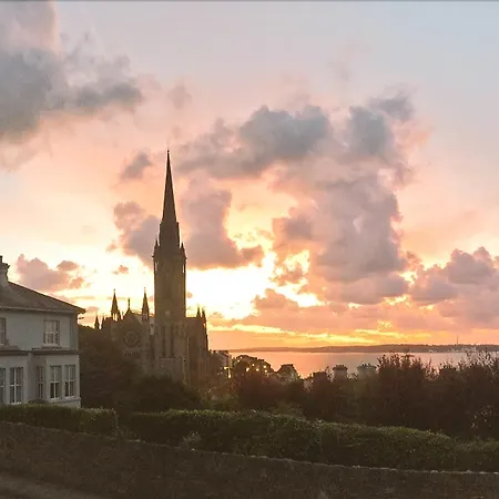 Bella Vista & Self Catering Hotel Cobh