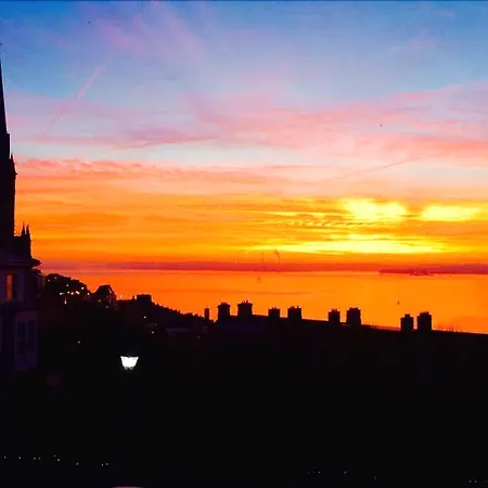 Bella Vista & Self Catering Hotel Cobh