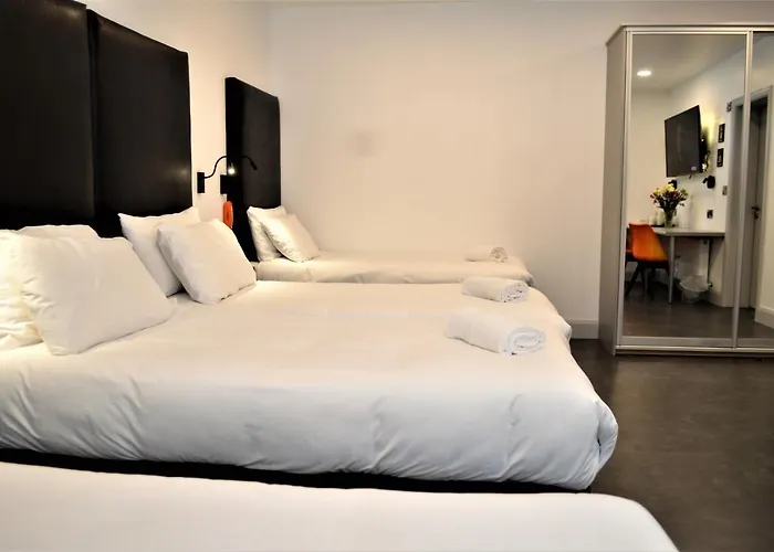 Bella Vista & Self Catering Hotel Cobh