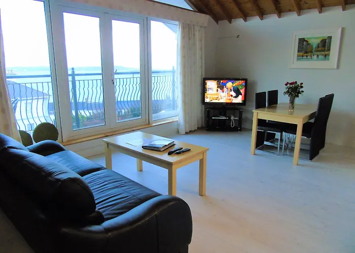 Bella Vista & Self Catering 3*
