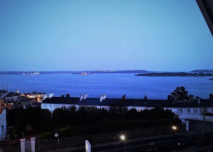 Bella Vista & Self Catering Hotel Cobh